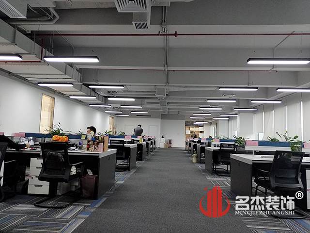 辦公室5G天天看5G天天爽.jpg